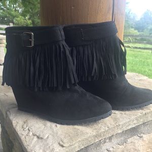 [Qupid] suede black boots fringe short booties